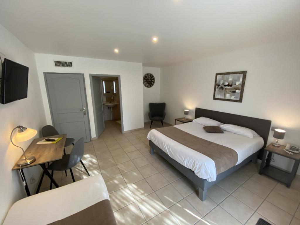 Logis Hôtel L'Oliveraie - Camera Doppia - Accesso Disabili