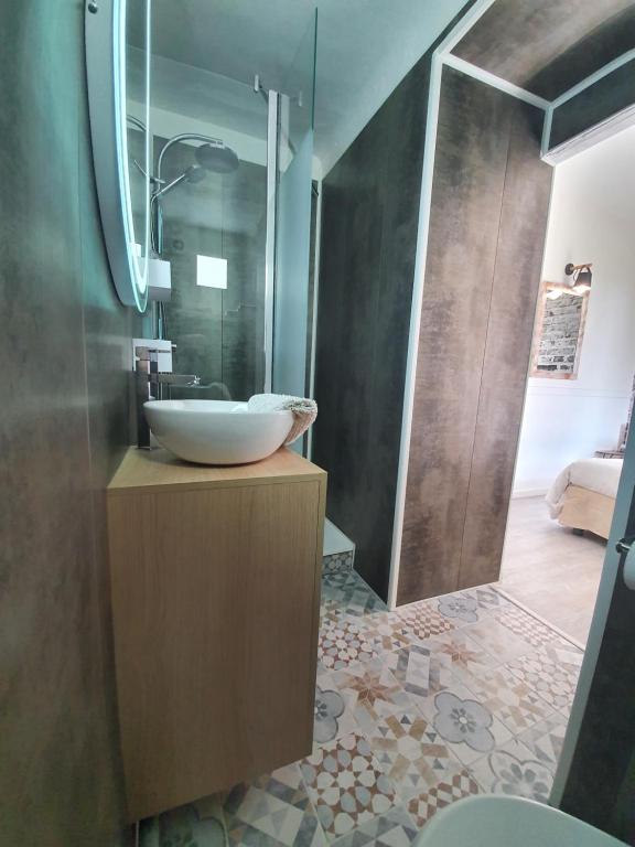 Koupelna v ubytování Hôtel Auberge Provençale