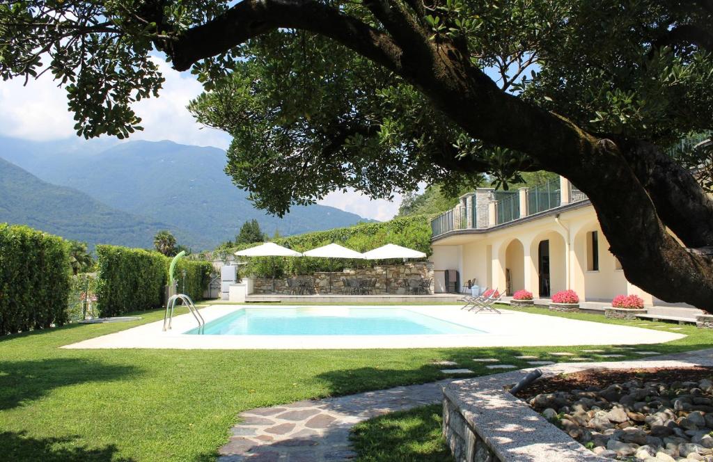 Bazén v ubytování Oleandro 1 apartment in Villa Cerutti nebo v jeho okolí