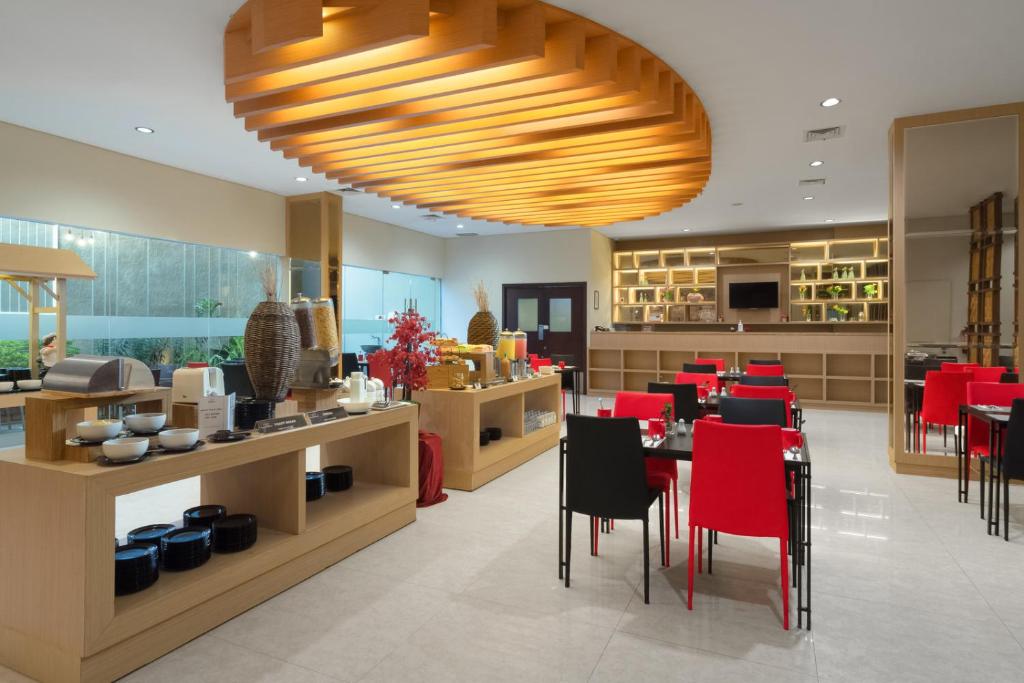 Posezení v ubytování Hotel NEO Cirebon by ASTON