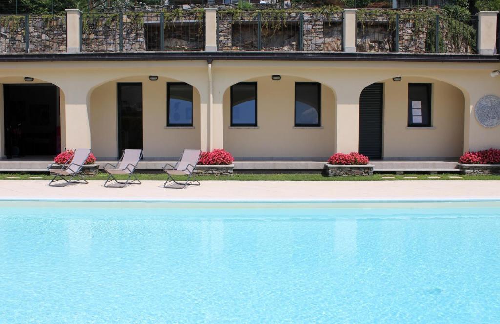 Bazén v ubytování Oleandro 1 apartment in Villa Cerutti nebo v jeho okolí