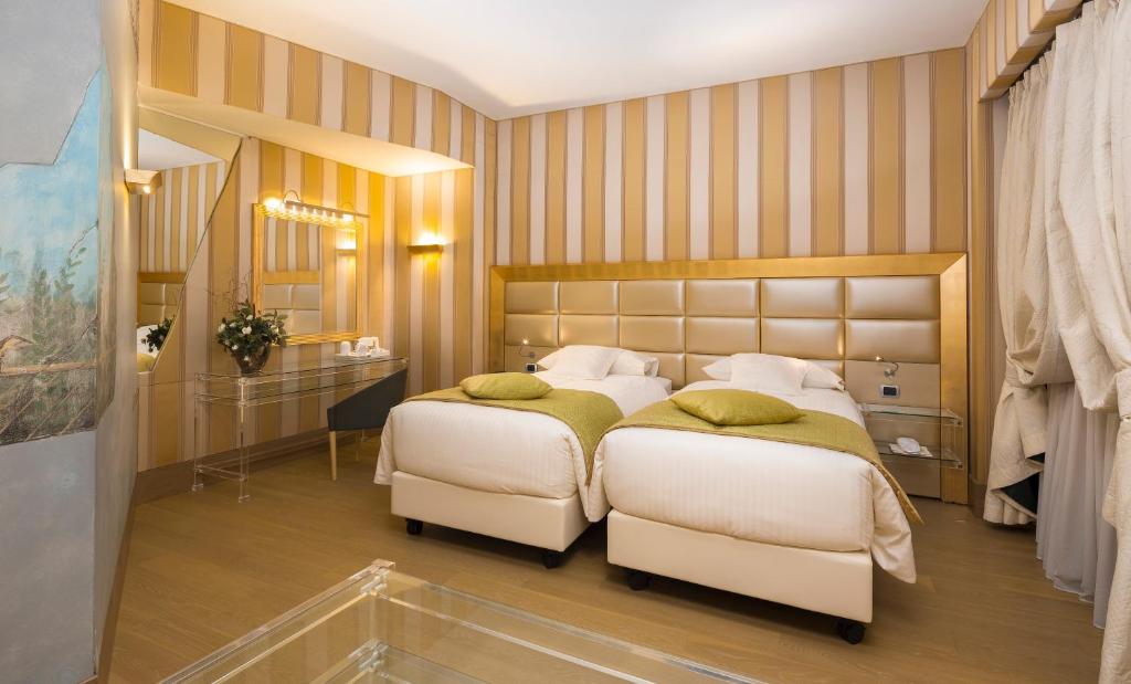 Łóżko lub łóżka w pokoju w obiekcie c-hotels Rubens