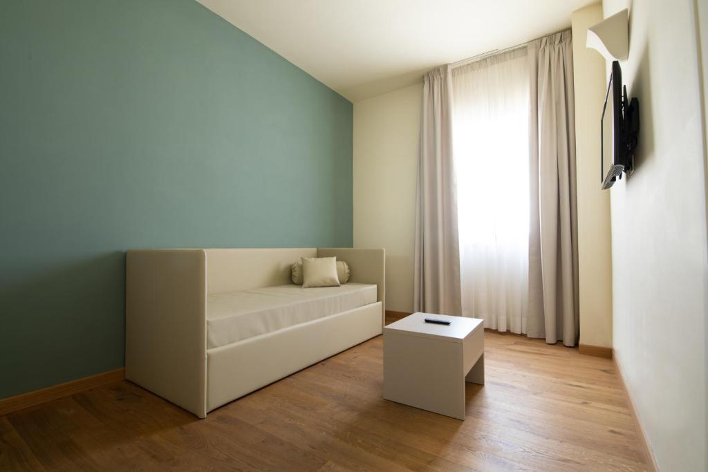 TV a/nebo společenská místnost v ubytování Hotel Enzo
