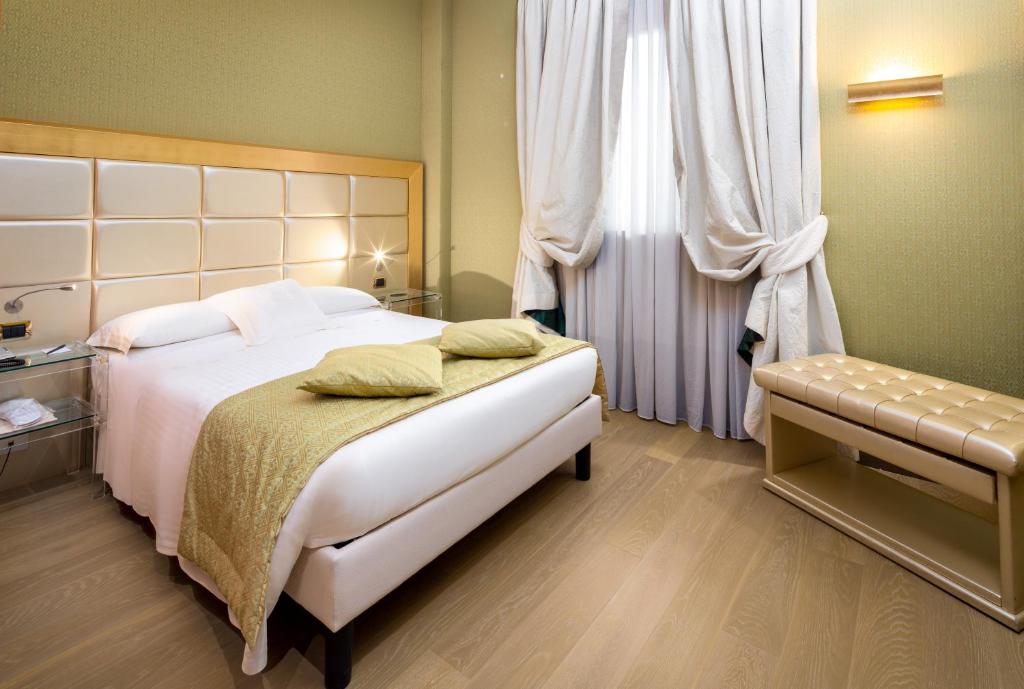Łóżko lub łóżka w pokoju w obiekcie c-hotels Rubens
