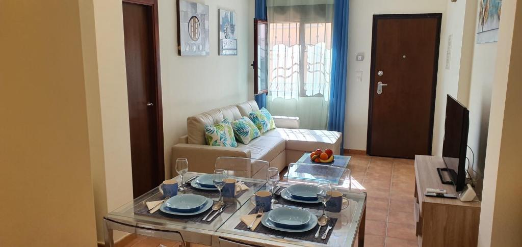 a living room with a table and a couch at Espanatour FELIPE in San Pedro del Pinatar