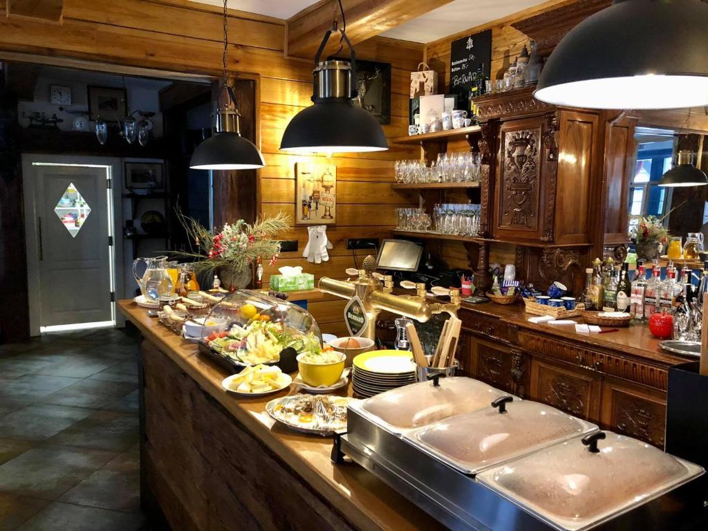 Kuchyň nebo kuchyňský kout v ubytování MAXMILLIAN Pension & Restaurant