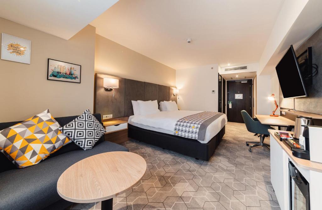 Holiday Inn Bucharest - Times, an IHG Hotel - 高级国王室，带单沙发床和城市景观