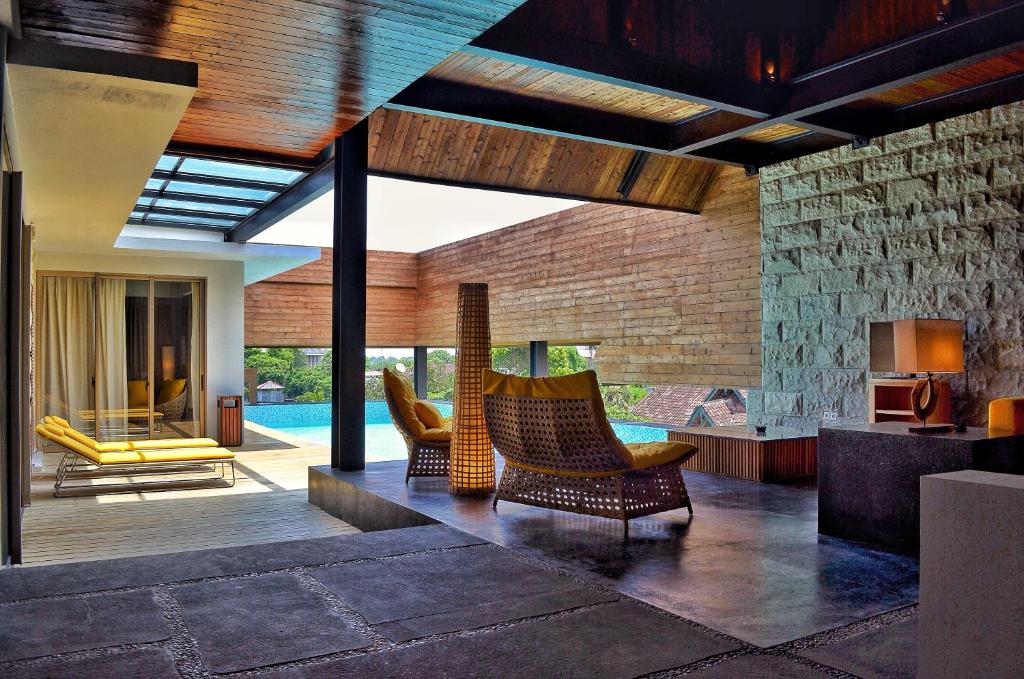 Bazén v ubytování TS SUITES Seminyak Bali nebo v jeho okolí