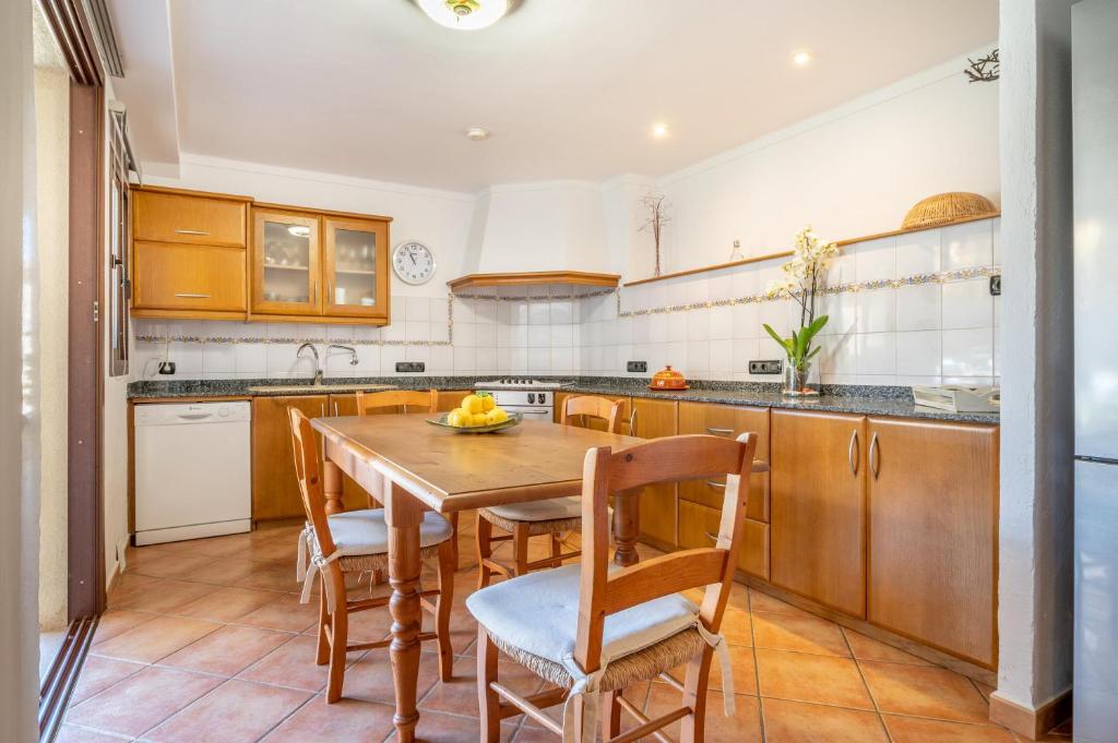 Kuchyň nebo kuchyňský kout v ubytování Casa Horta Den Menut