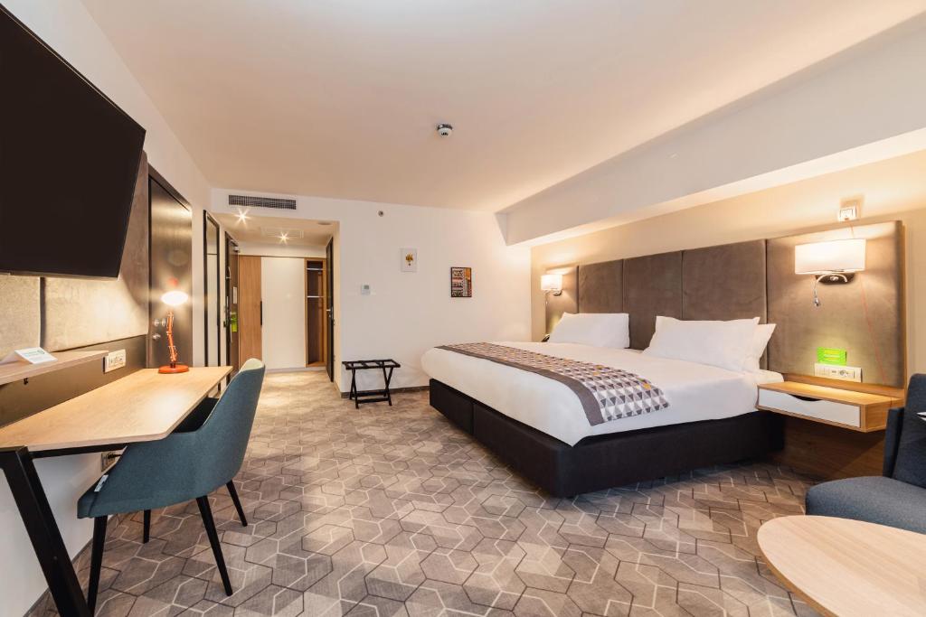 Holiday Inn Bucharest - Times, an IHG Hotel - Standaard King Room - Toegang