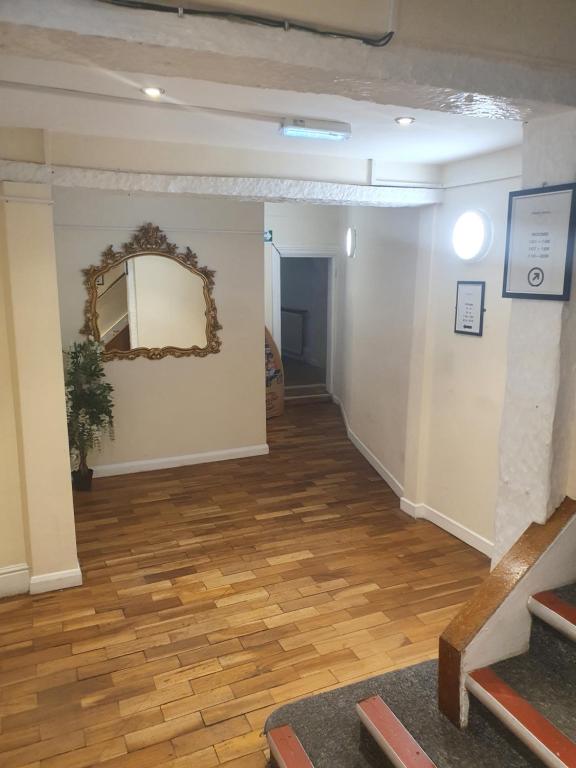 The Tudor House Hotel - Resim 24