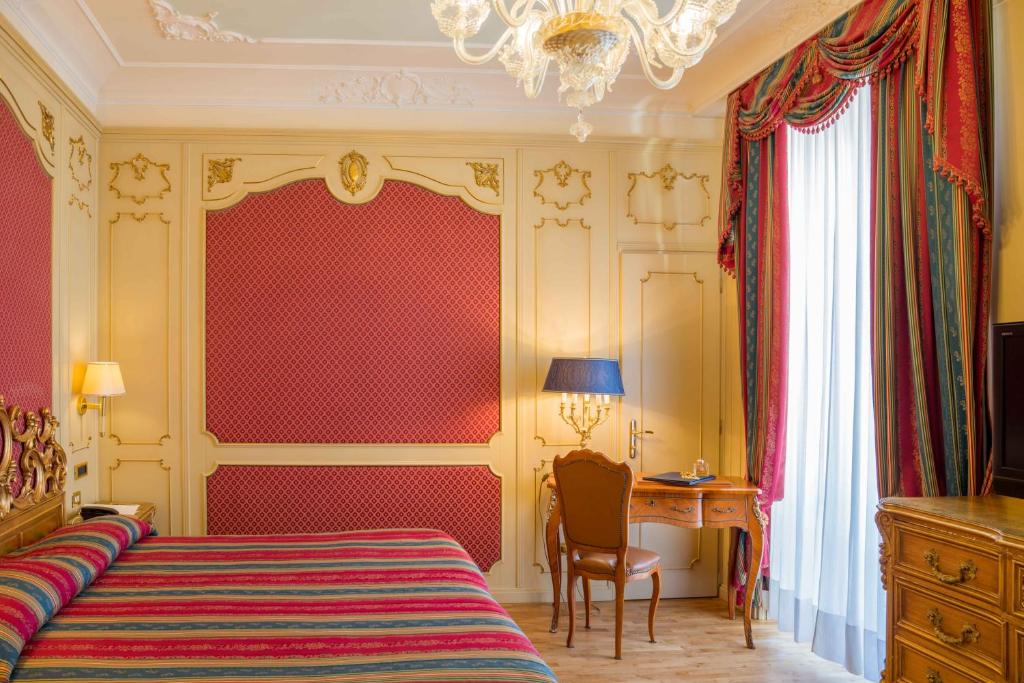 Postel nebo postele na pokoji v ubytování Hotel Regina Palace