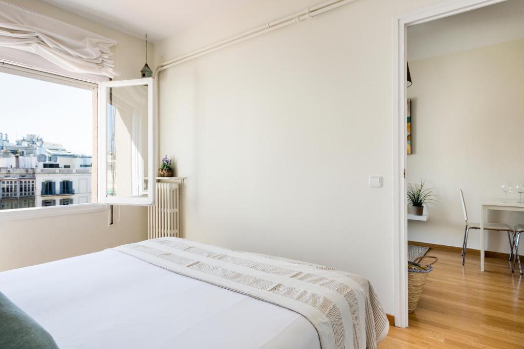 رزرو هتل و هاستل، Stay U-nique Apartments Rambla Catalunya, 09197245266