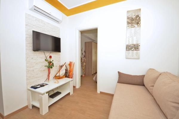 Televízia a/alebo spoločenská miestnosť v ubytovaní Guest House Mia