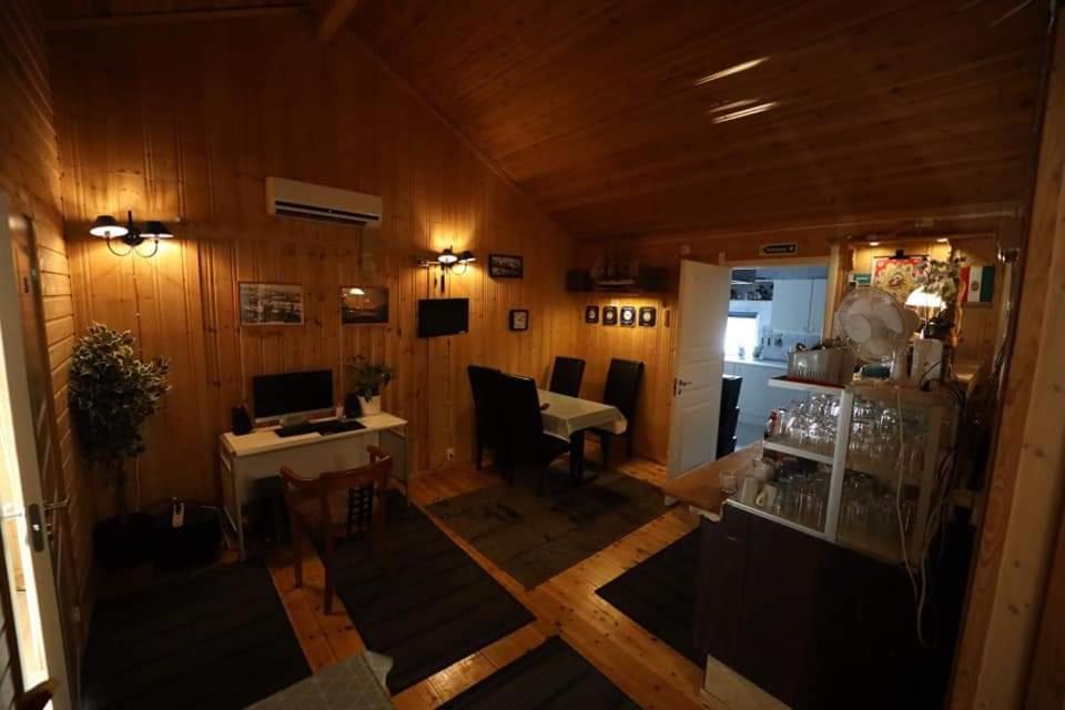 TV a/nebo společenská místnost v ubytování Bogen Hostel