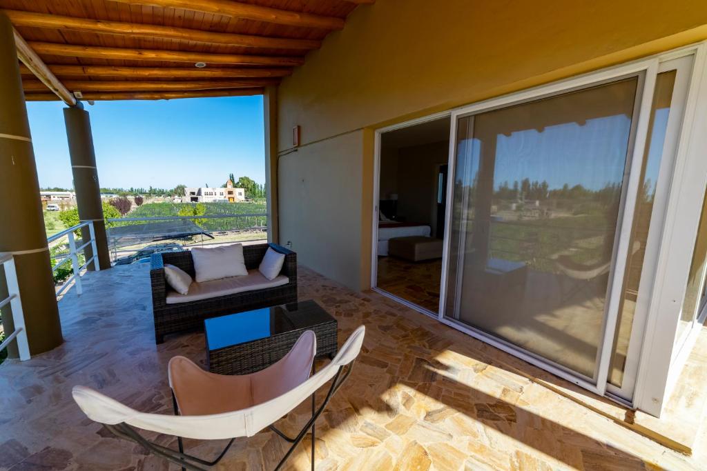 Un balcón o terraza en Chaglasian Wine & Suites