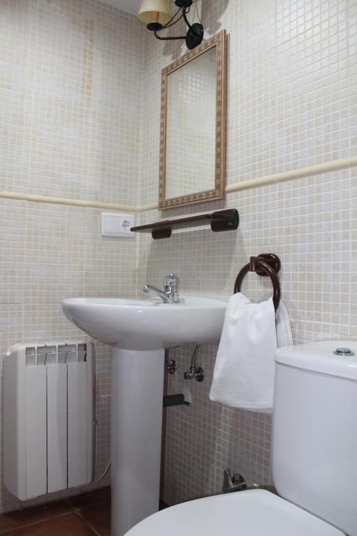 Apartamentos NOGUERA de ALBARRACÍN - Two-Bedroom Apartment With Mountain View