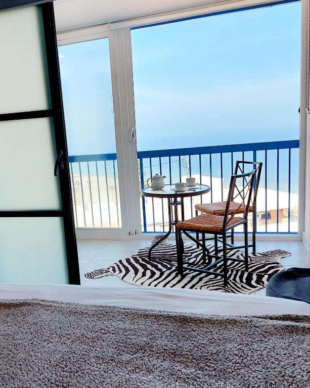 Exclusif Appartement en 1er Ligne, Vue Imprenable, Piscine, Parking Privé à Playa Mucha Vista, Alicante - Apartamento De Dos Dormitorios