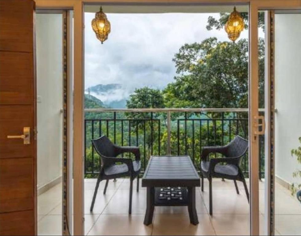 Nespecifikovaný výhled na hory nebo výhled na hory při pohledu z hotelu
