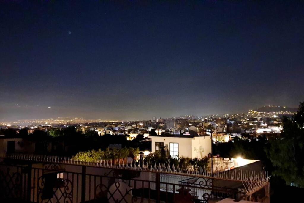 Fotografia z galérie ubytovania Ground floor apt with rooftop and stunning view v Aténach
