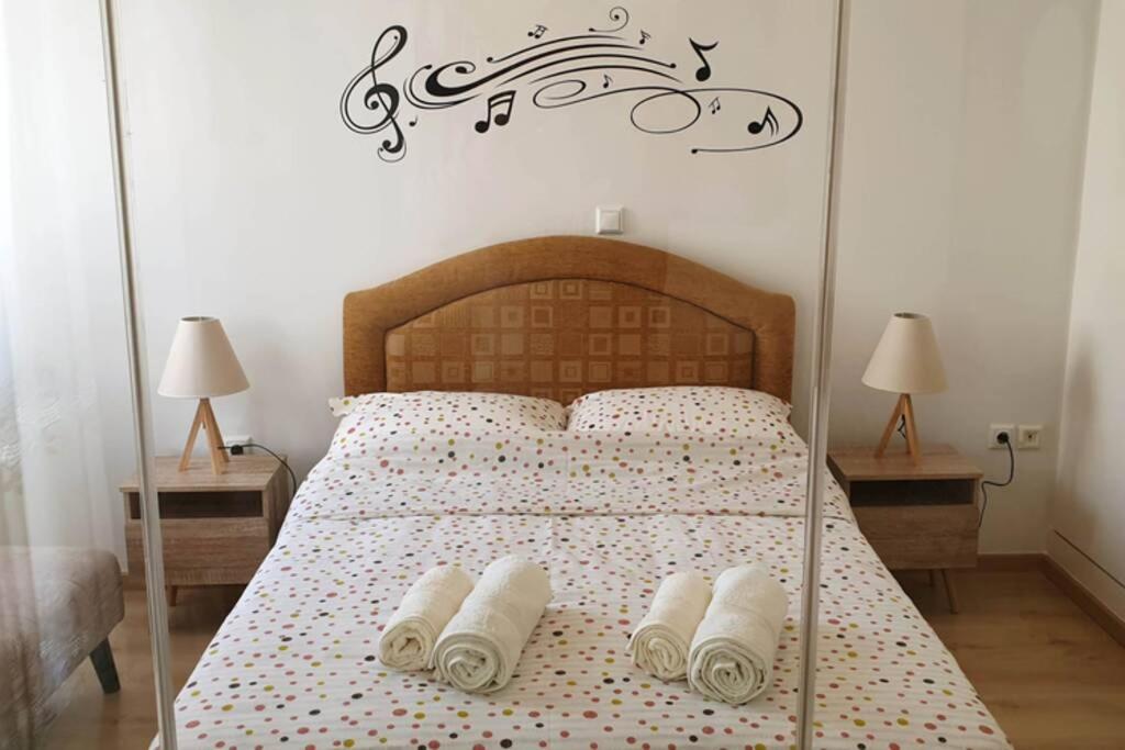 Posteľ alebo postele v izbe v ubytovaní Ground floor apt with rooftop and stunning view
