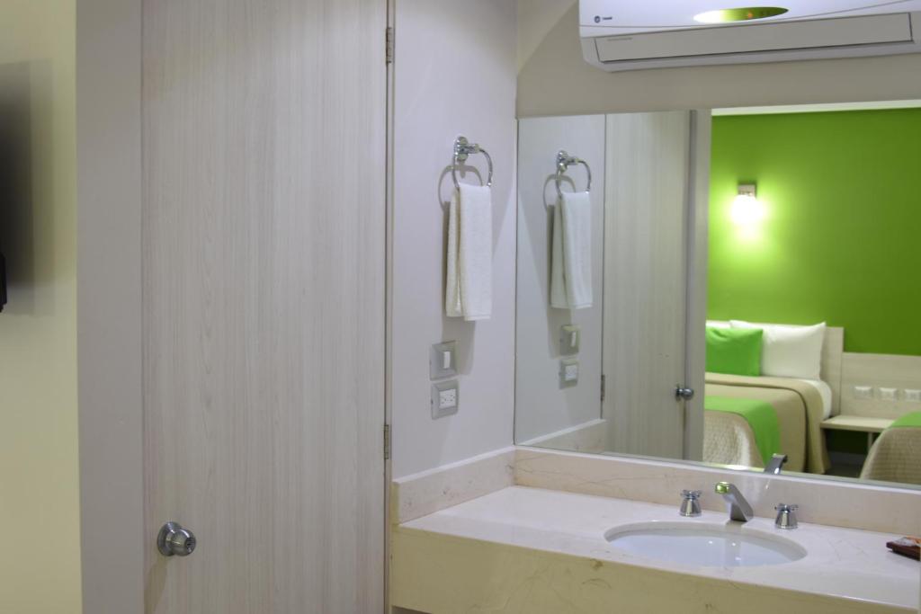 Koupelna v ubytování SC HOTEL