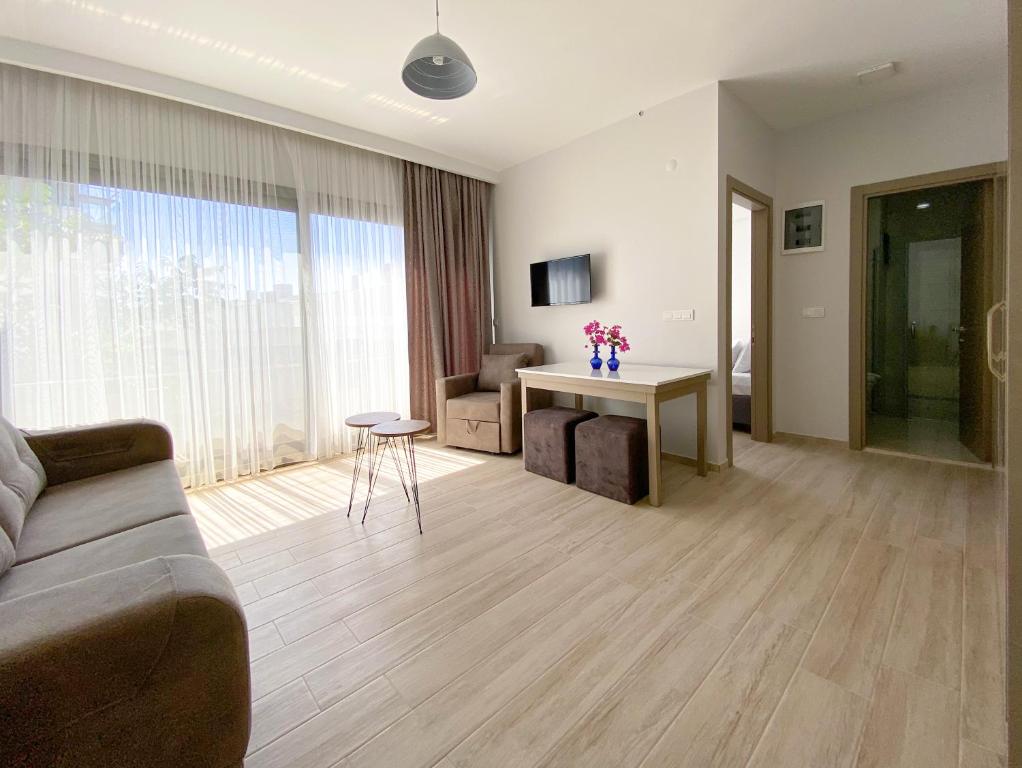 A television and/or entertainment centre at Azize Palas Apart Otel