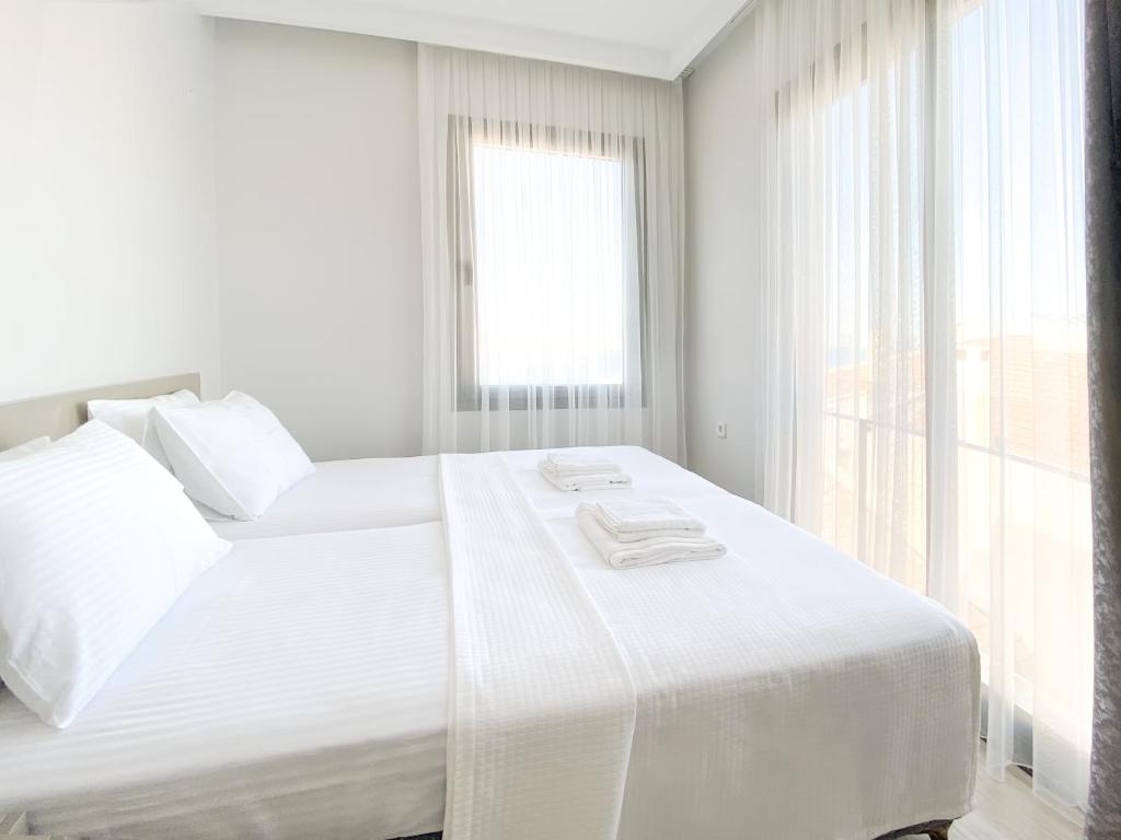 A bed or beds in a room at Azize Palas Apart Otel