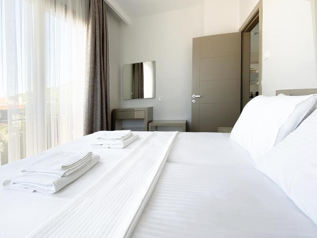 A bed or beds in a room at Azize Palas Apart Otel