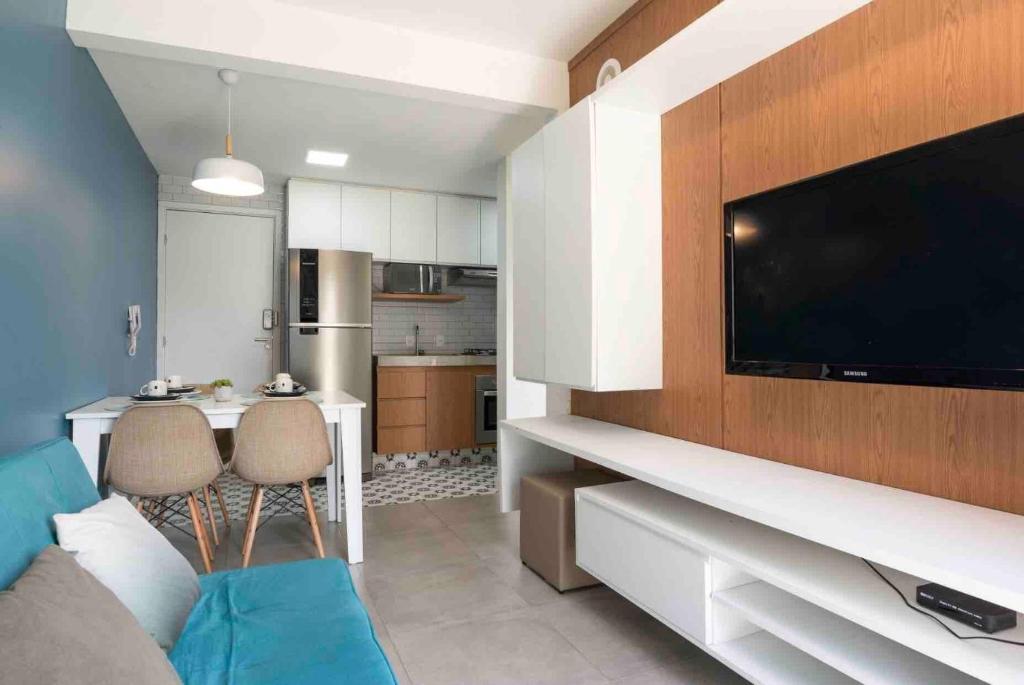 Flat de Luxo e Novo com Varanda Externa 119 BL 3B  Flat de Luxo e Novo com Varanda Externa 119 BL 3B