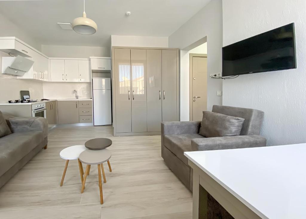 A kitchen or kitchenette at Azize Palas Apart Otel