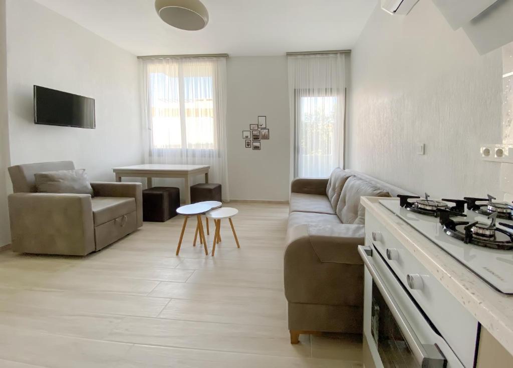 A kitchen or kitchenette at Azize Palas Apart Otel