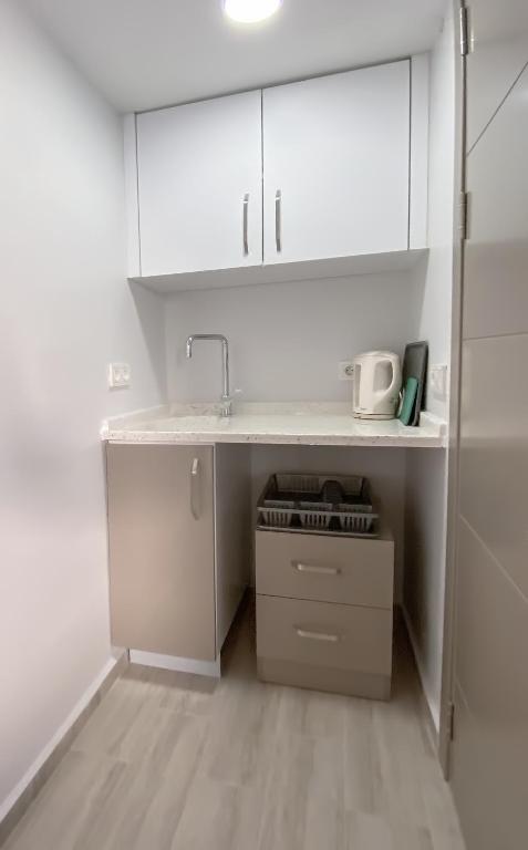 A kitchen or kitchenette at Azize Palas Apart Otel