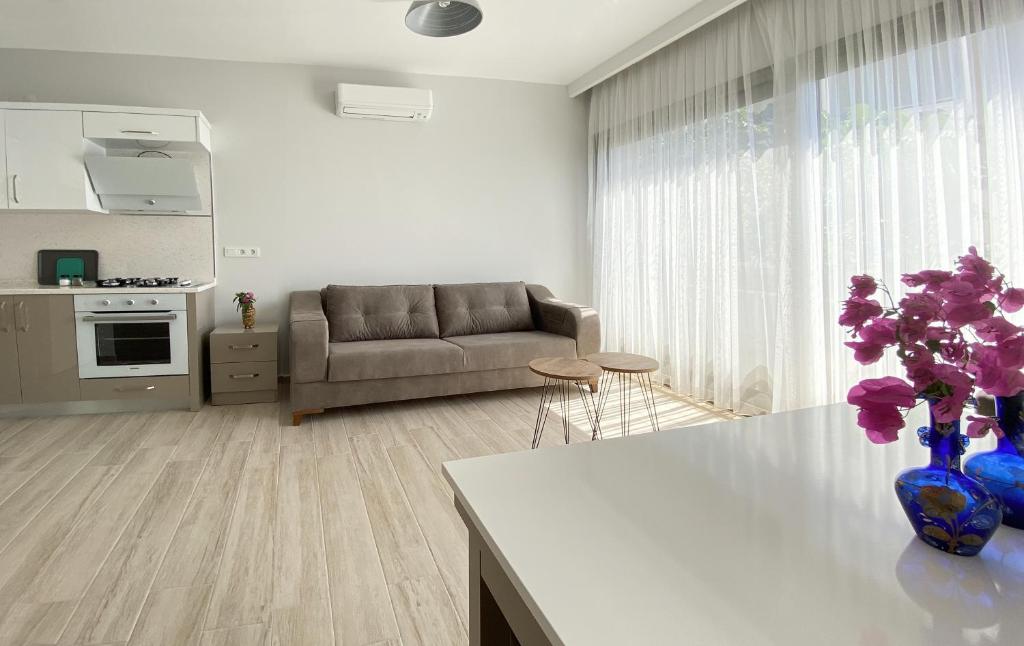 A kitchen or kitchenette at Azize Palas Apart Otel