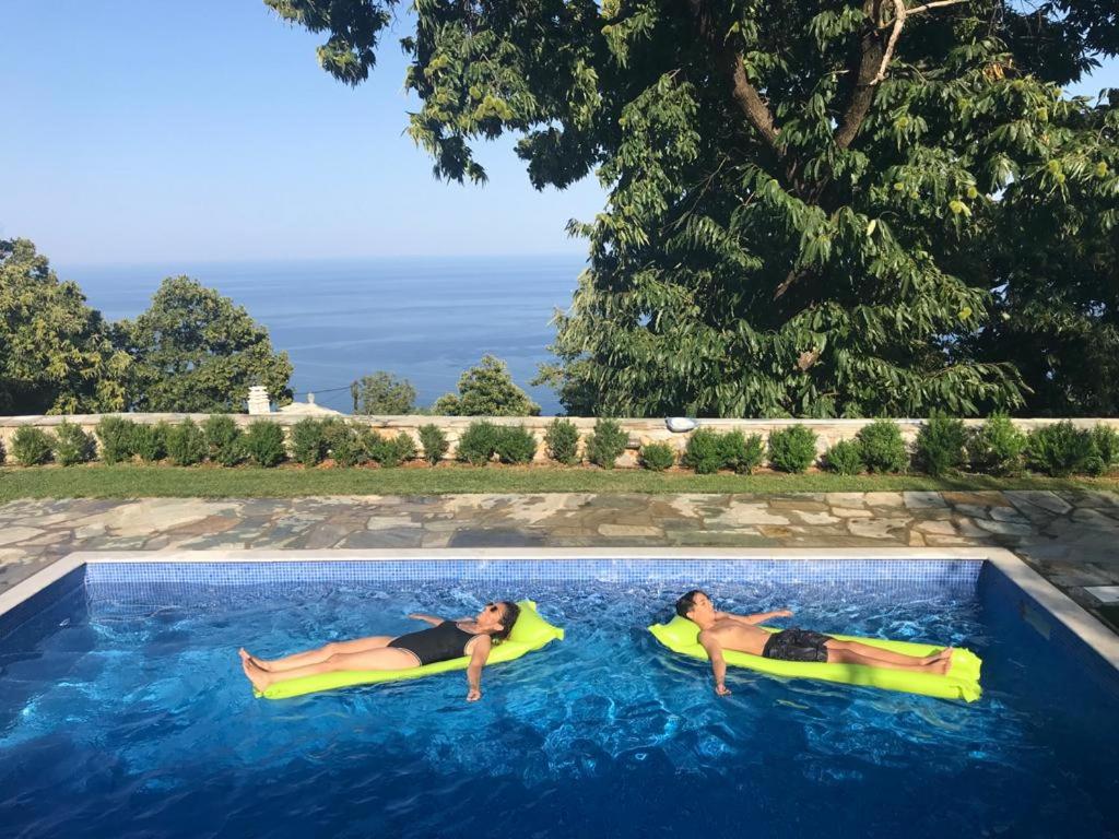 Bazén v ubytování Kastania Villas- Villa K3 nebo v jeho okolí