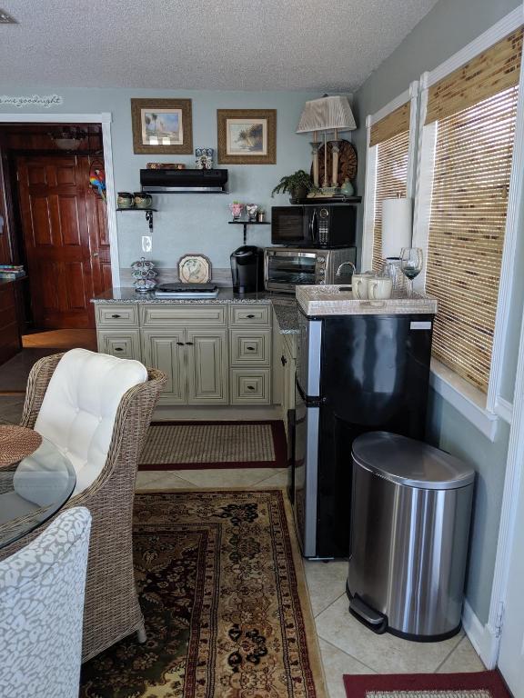 A cozinha ou kitchenette de Come Friday Cottages