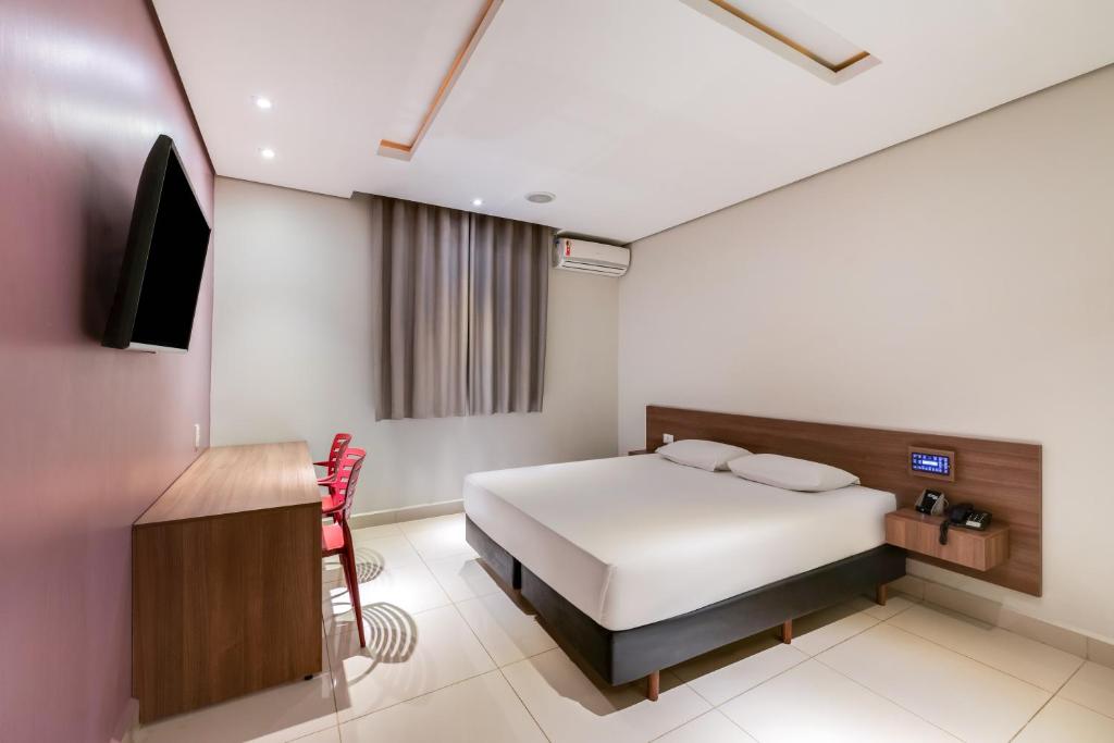 Postel nebo postele na pokoji v ubytování Plaza Motel