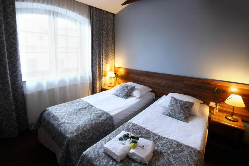 Posteľ alebo postele v izbe v ubytovaní Hotel Wit Stwosz