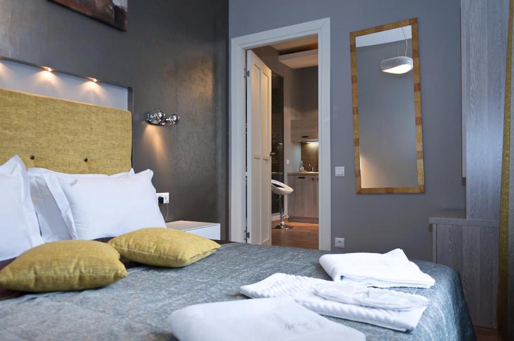 Partner Guest House Khreschatyk - Top Floor Luxury Designed One - Bedroom Apartment With Bath On Khreschatyk 17