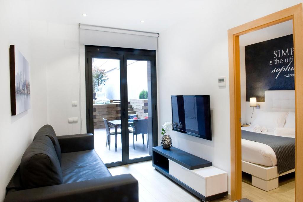 A bed or beds in a room at Home to Home Barcelona