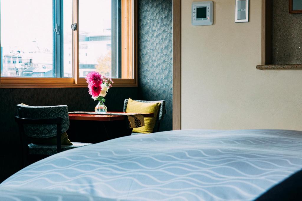 Postel nebo postele na pokoji v ubytování Hotel Alza Kyoto