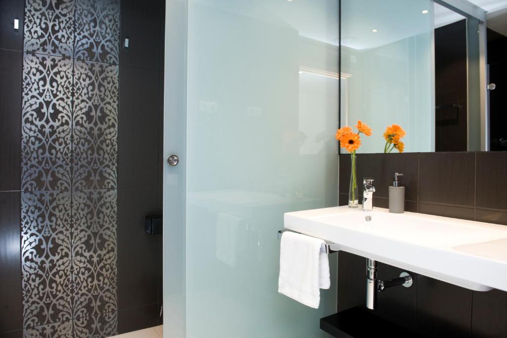 A bathroom at Home to Home Barcelona