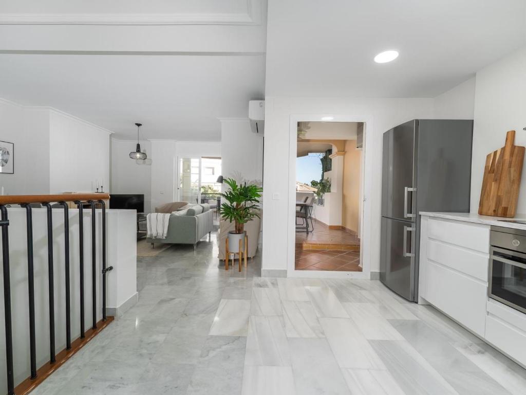 Kuchyňa alebo kuchynka v ubytovaní Señorío de aloha 2 bedroom within walking distance to Puerto Banus