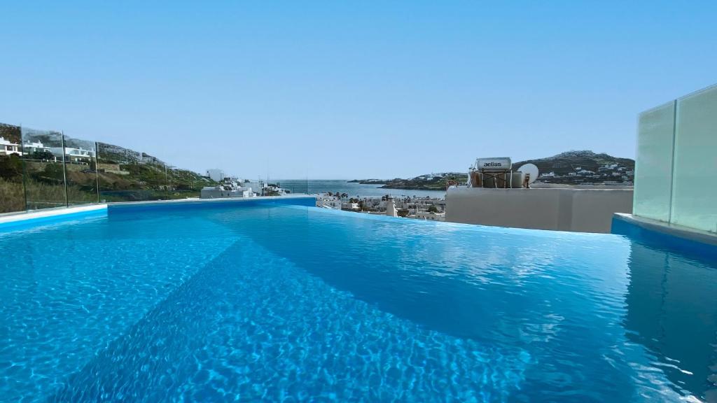 Bazén v ubytování Amperian Mykonos Suites & Villas nebo v jeho okolí