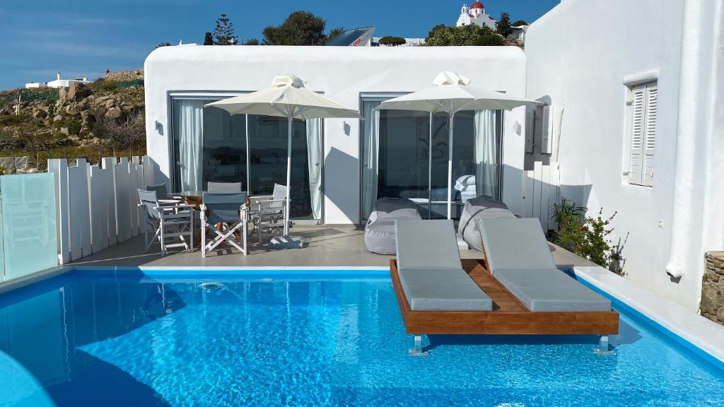Bazén v ubytování Amperian Mykonos Suites & Villas nebo v jeho okolí