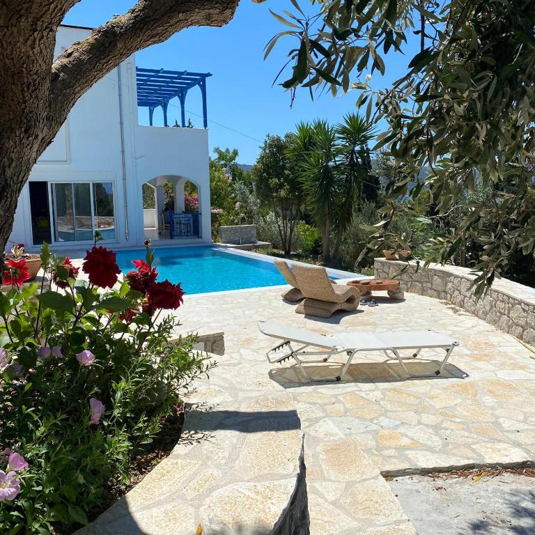 The swimming pool at or close to Villa Andrea