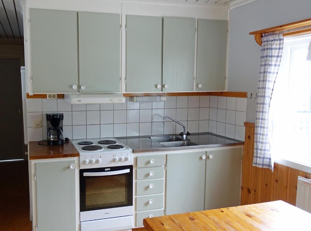 Ekesberget Stugby Stuga 8 - Two-Bedroom House