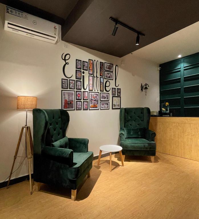 Posezení v ubytování Eiffel Suites - Kammanahalli