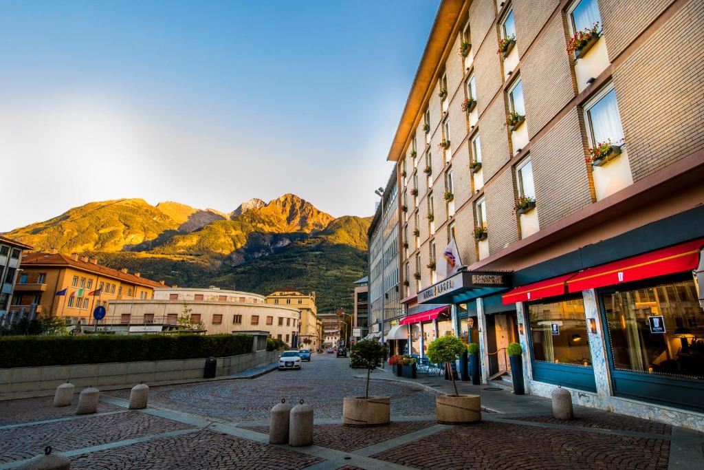 Nespecifikovaný výhled na hory nebo výhled na hory při pohledu z hotelu
