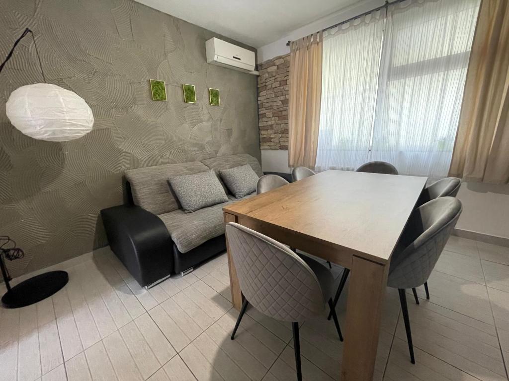 Posedenie v ubytovaní Smeraldo Villa